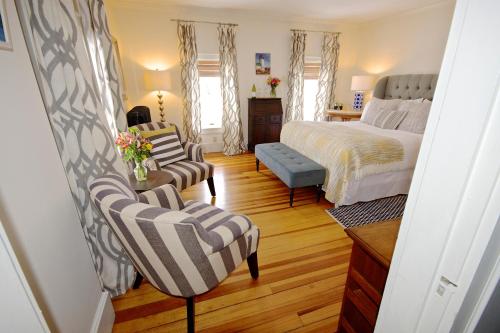 Lindsey Hotel