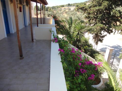 Lianos Hotel Apartments - image 2