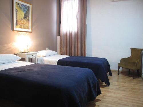 Hostal LK Barcelona - image 3