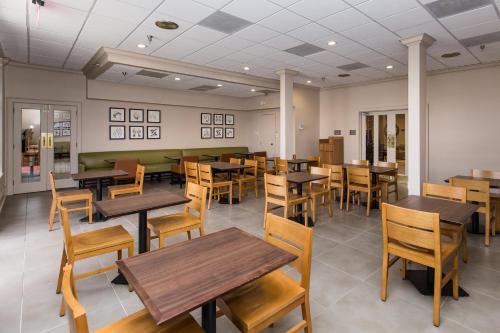 Country Inn & Suites by Radisson Metairie (New Orleans) LA - image 20