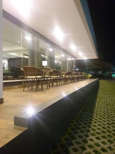 95842134 Blue Hill Hotel