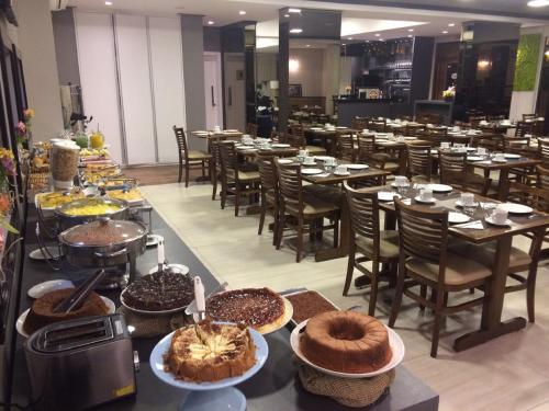 95842532 Blue Hill Hotel