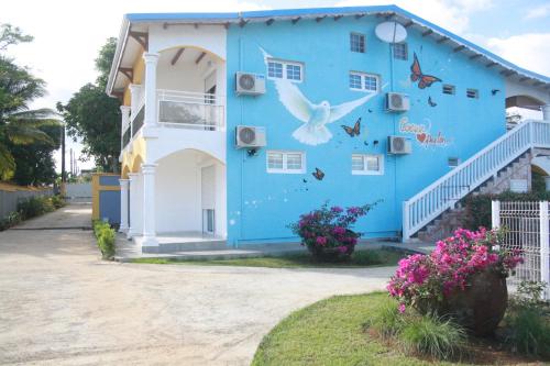 Exterior view, Appartement Coeur de Papillon in Baie-Mahault
