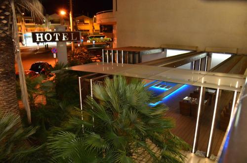 Deves Hotel - image 11