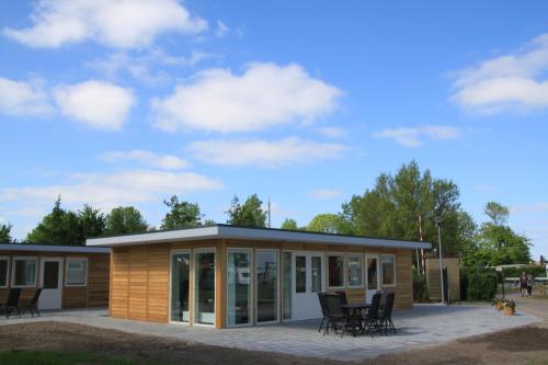3 bedrooms, 6 beds