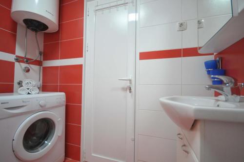 D&D Apartment 1 - image 3