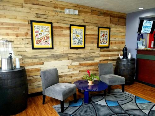 gedeelde lounge/tv-ruimte, Microtel Inn & Suites by Wyndham London in London (KY)