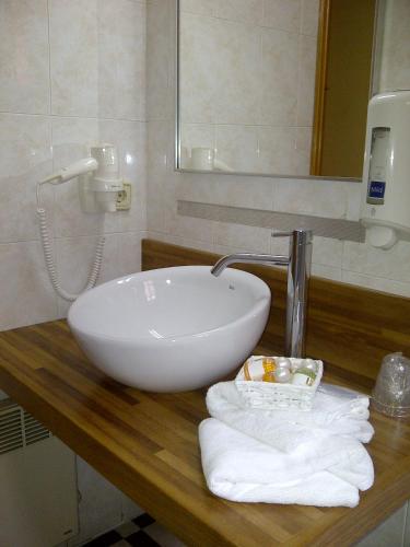 Hotel Esquirol - image 7