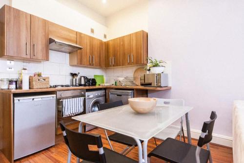 Apartment Next To Underground Station, Clapham, London