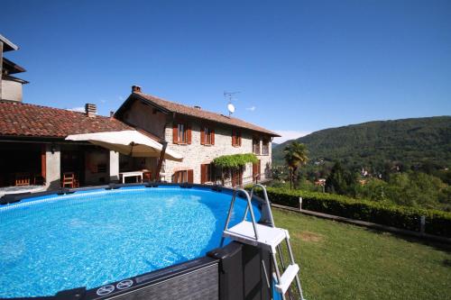  Family House Veronica in Cadegliano Viconago