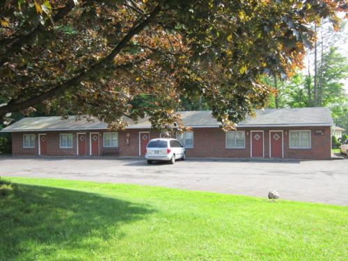 Cadet Motel - image 14