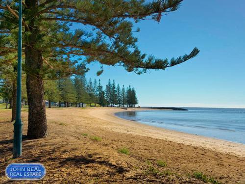 Beachside Holiday Home Image 8