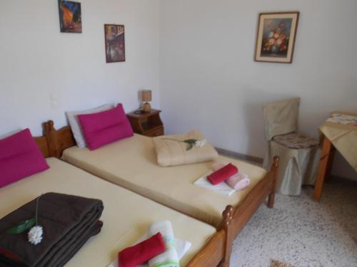 2 bedrooms, 4 beds