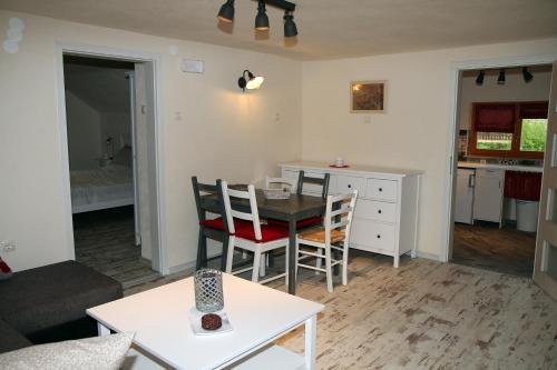 Instalaciones, Apartma Obrh in Smarjeske Toplice