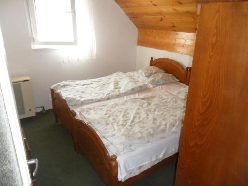 2 bedrooms, 4 beds