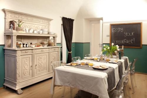 Essen und Erfrischungen, Virgula B&B in Cuneo