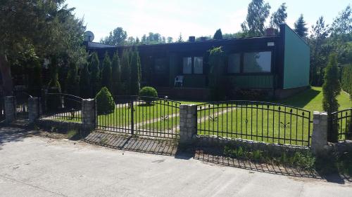 Domek letniskowy nad jeziorem Żarnowieckim - Domek Na Kaszubach - NADOLE