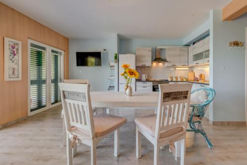  Apartment Rino in Rogač