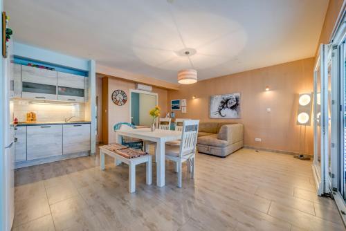  Apartment Rino in Rogač