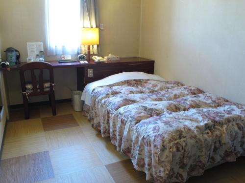 Hotel Platon Annex Green Plaza Ideally located in the Chikuma area, Hotel Platon Annex Green Plaza promises a relaxing and wonderful visit. Both business travelers and tourists can enjoy the propertys facilities and services. Serv