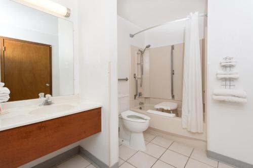 Super 8 by Wyndham Goodland - image 6