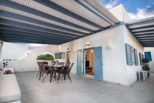 Villa Maria Naxos -with new hot tub gîte à louer Agkidia