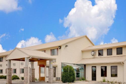 Super 8 by Wyndham Iowa Falls - image 12