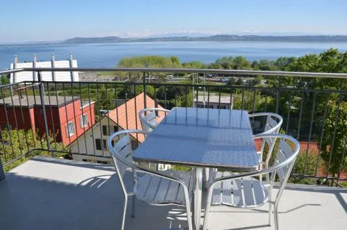Appartements Vacances Saars 33 in Neuenburg, Schweiz