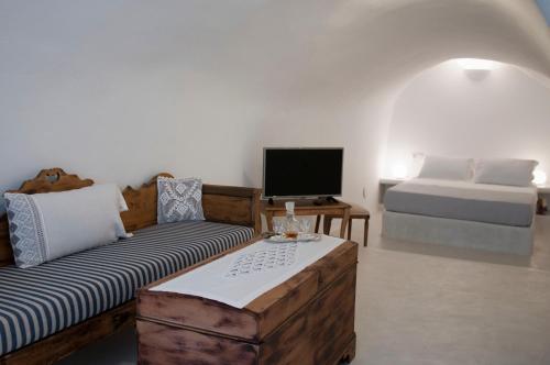 Olyra Traditional Cave Houses – Pyrgos, UT