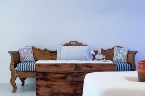 Olyra Traditional Cave Houses – Pyrgos, UT