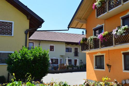 Exterior view, Pimperlhof in Franking