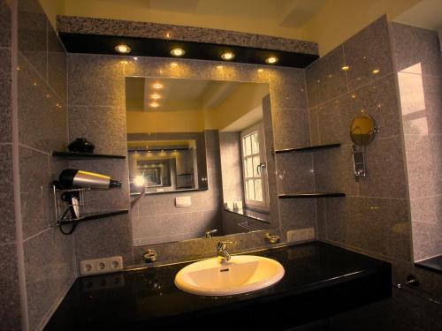 Four-Bedroom House image 10