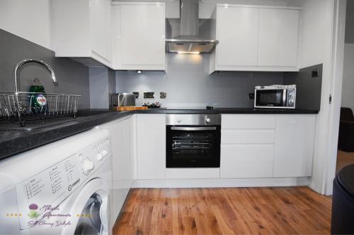 Thistle Apartments-City View Apartment - image 8