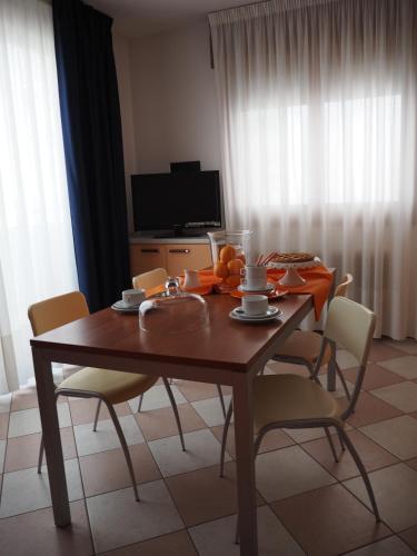 One-Bedroom Apartment with Balcony image 4