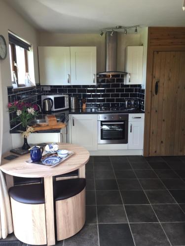 virtuve, Swansea Log Cabin in Pontardawe