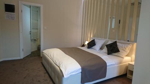 B&B Schlosser – Zagreb, NY