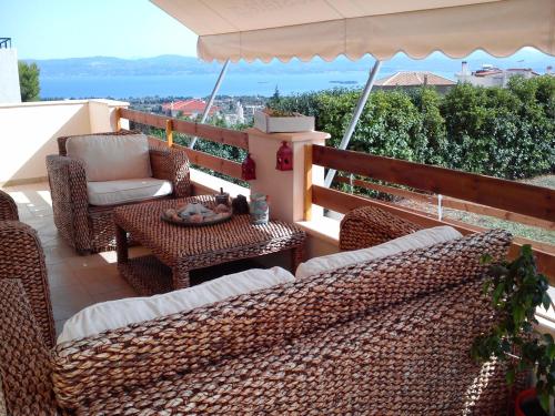  Country Chic Sea View House in 34008 Magoúla