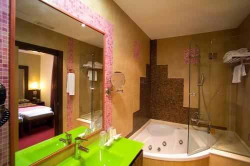 جاكوزي, Hotel Juleca in Las Infantas