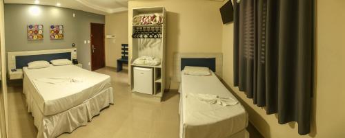 1 double bed, 1 twin bed