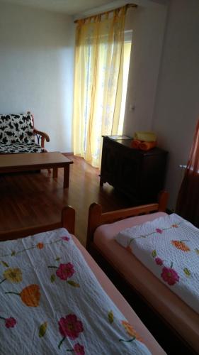 3 twin beds