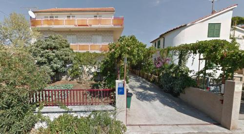  Apartments Nina Juric, Ferienwohnung in Brodarica