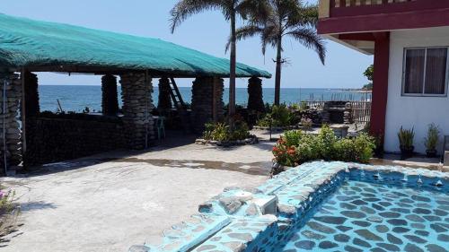 Patogumai, RedDoorz @ White Castle Beach Resort Iba Zambales in Iba