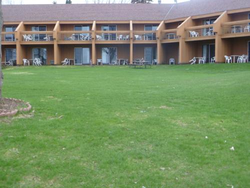 Timber Inn Motel - image 2