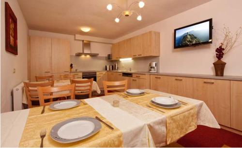 Restaurant, Haus Alpengluhn in Aschbach