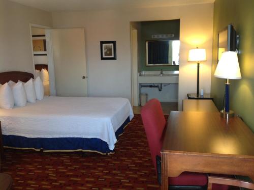 Eunice Plaza Motel – El Monte, CA