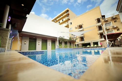 Swimming pool, Villa Caceres Hotel in Naga City
