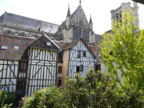 Les Cieux de la Cathédrale - Calme - Jardin - Wifi chambre d'hôte Troyes