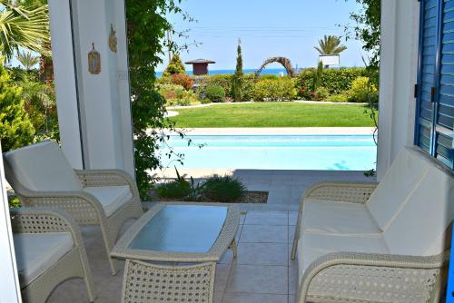 Jardim, Latchi Beach Front Villa - Private Heated Pool - Amazing Uninterrupted Sea Views in Neokhorio