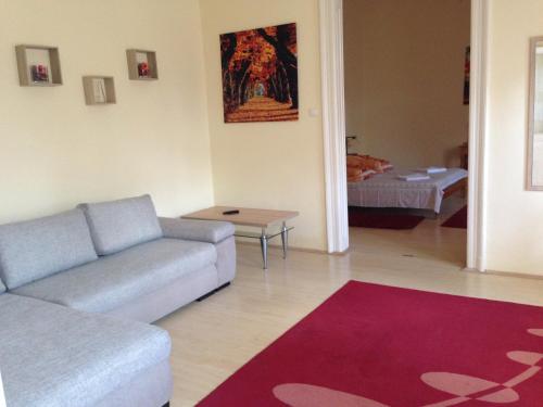 Péterfia Apartman - image 2