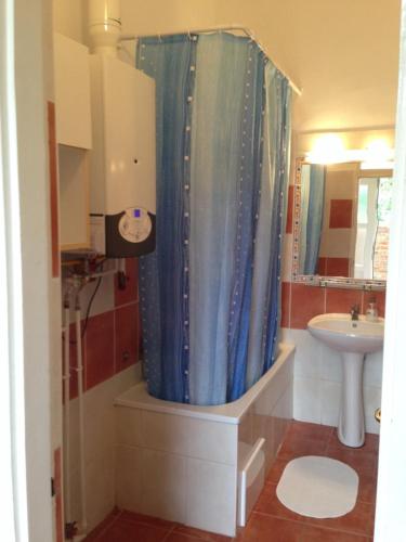 Péterfia Apartman - image 8